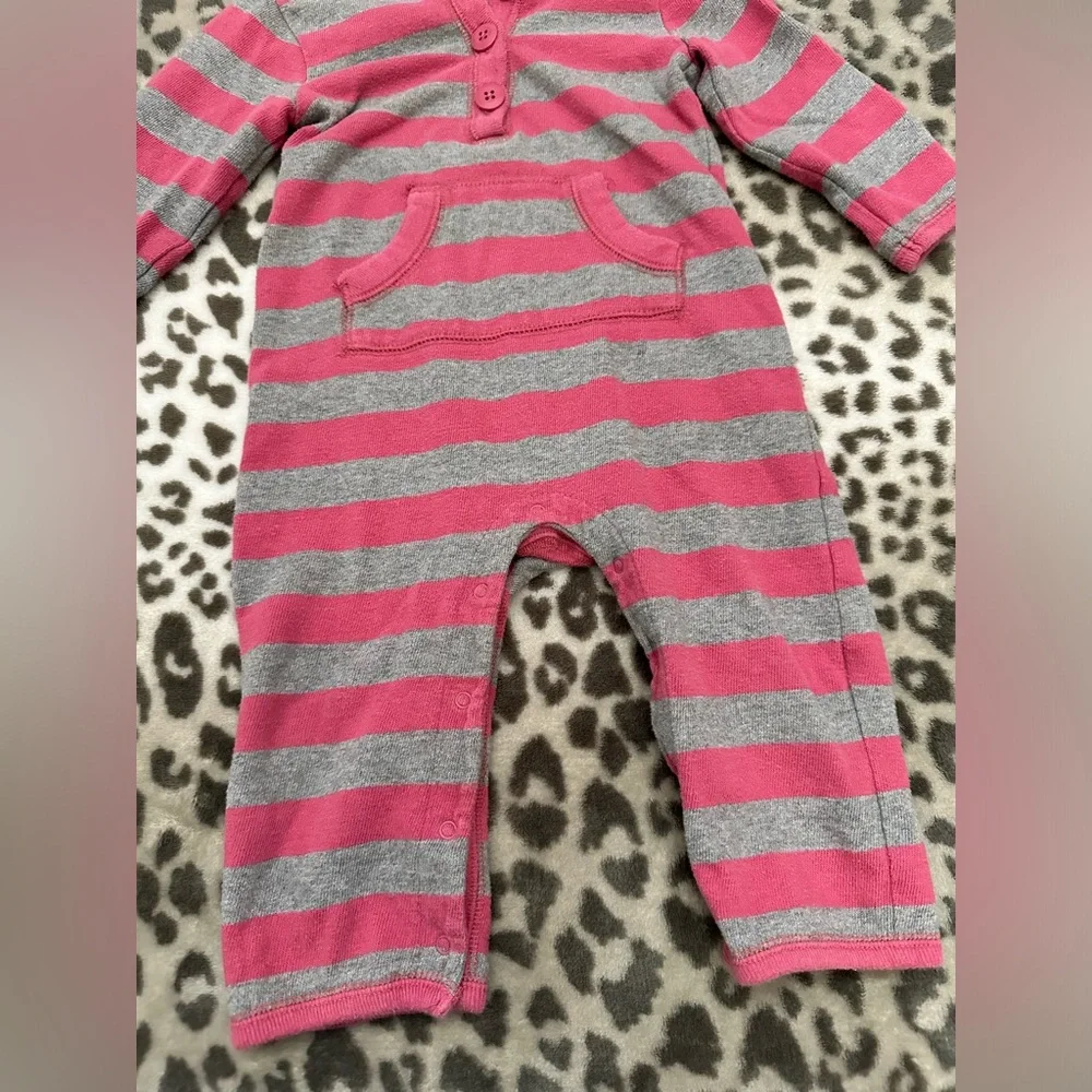 Old Navy Henley Striped Hooded One-Piece Heathered Gray Pink Size 12-18 months